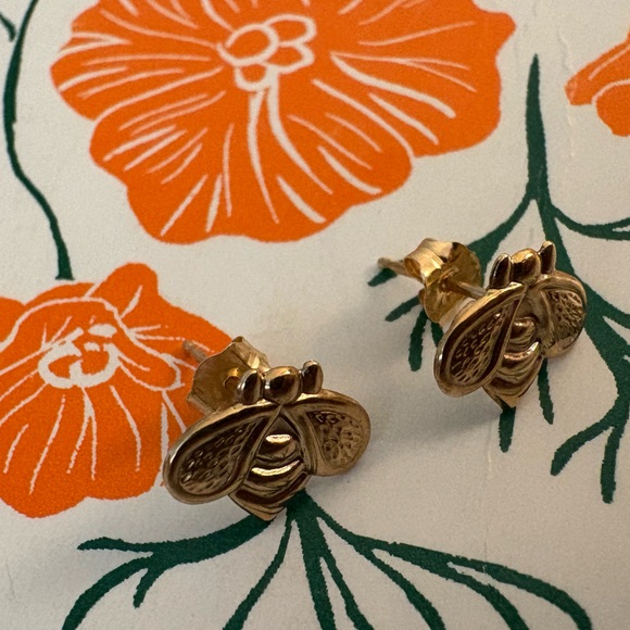 NEW SOLID 14K Gold Bee Stud Earrings - Picture 4 of 5